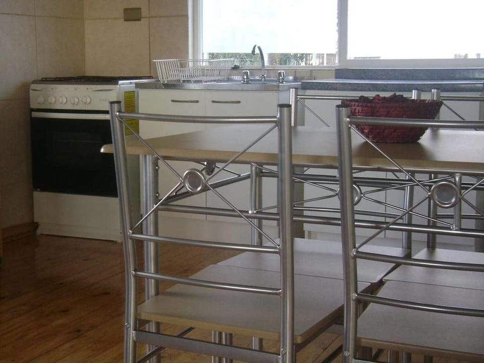 Standard Bungalow (4 people) | Private kitchen | Fridge, microwave, oven, stovetop