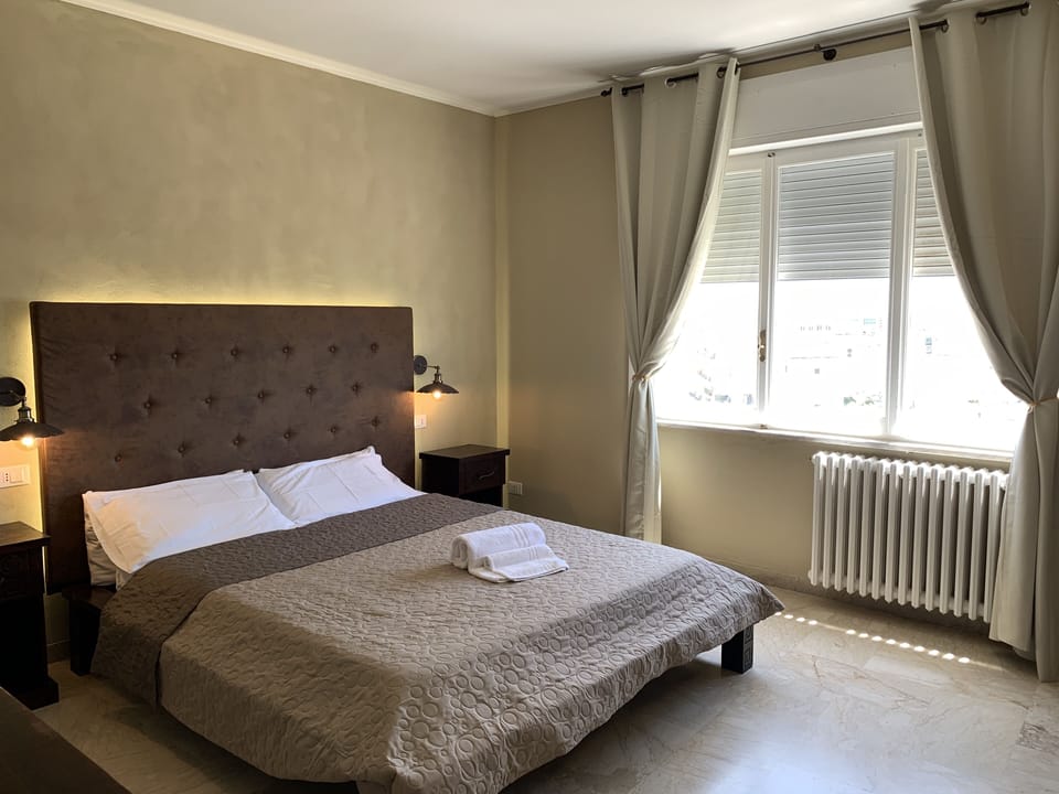 Comfort Triple Room (Piazza Mazzini, 56) | Desk, iron/ironing board, free WiFi, bed sheets