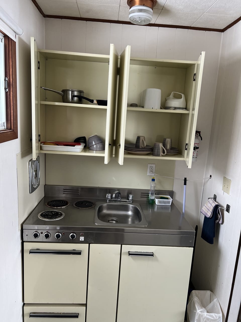 Double Room, 2 Queen Beds, Kitchenette | Private kitchen | Fridge, microwave, coffee/tea maker