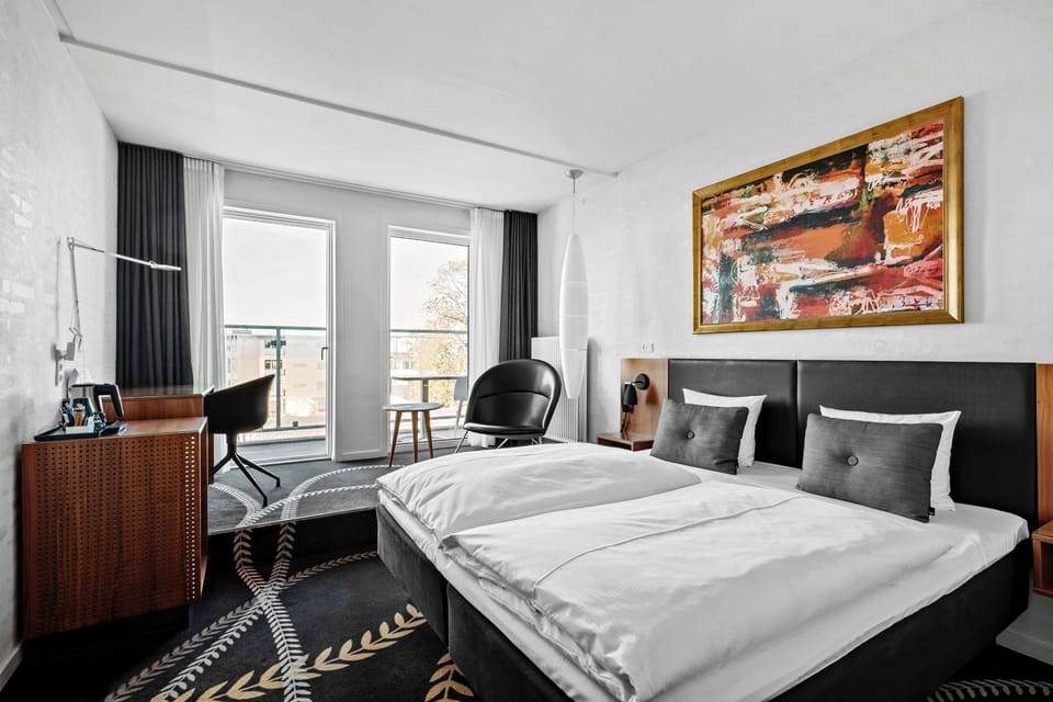 Standard Room, 1 Twin Bed, Non Smoking | In-room safe, desk, blackout drapes, iron/ironing board