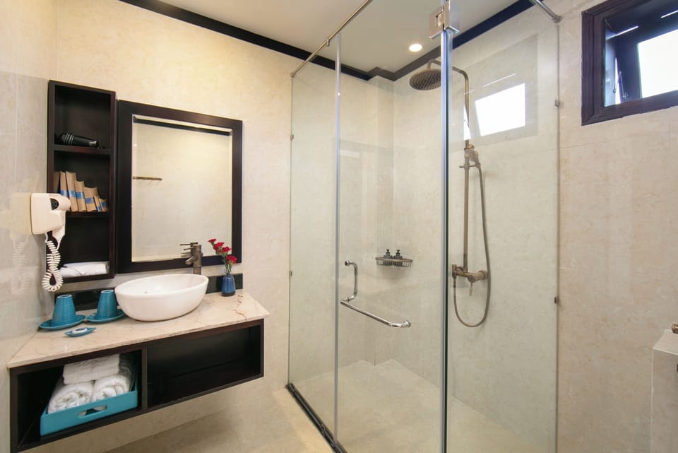 Rainfall showerhead, free toiletries, hair dryer, bathrobes