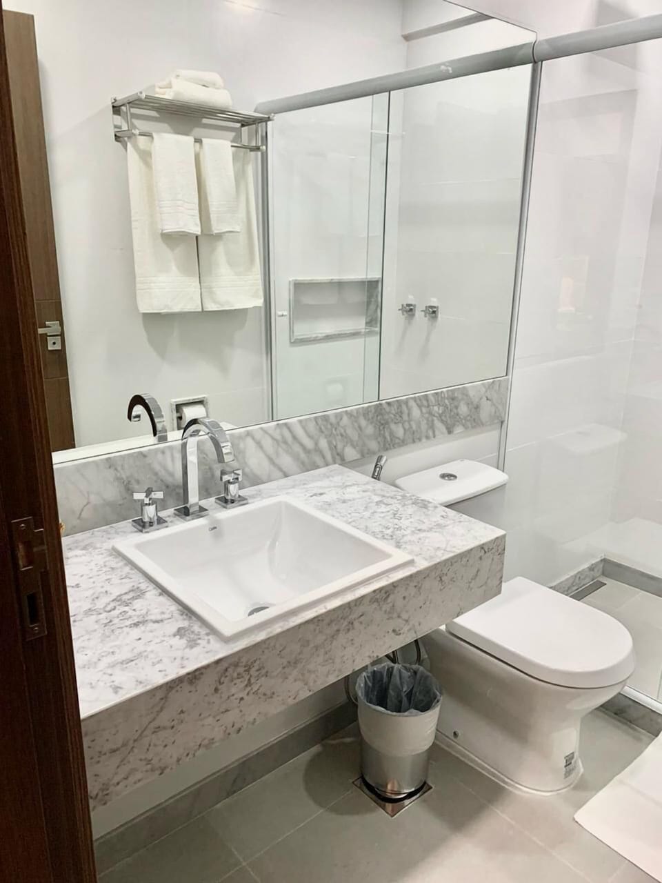 Standard Quadruple Room | Bathroom | Shower, free toiletries, hair dryer, towels