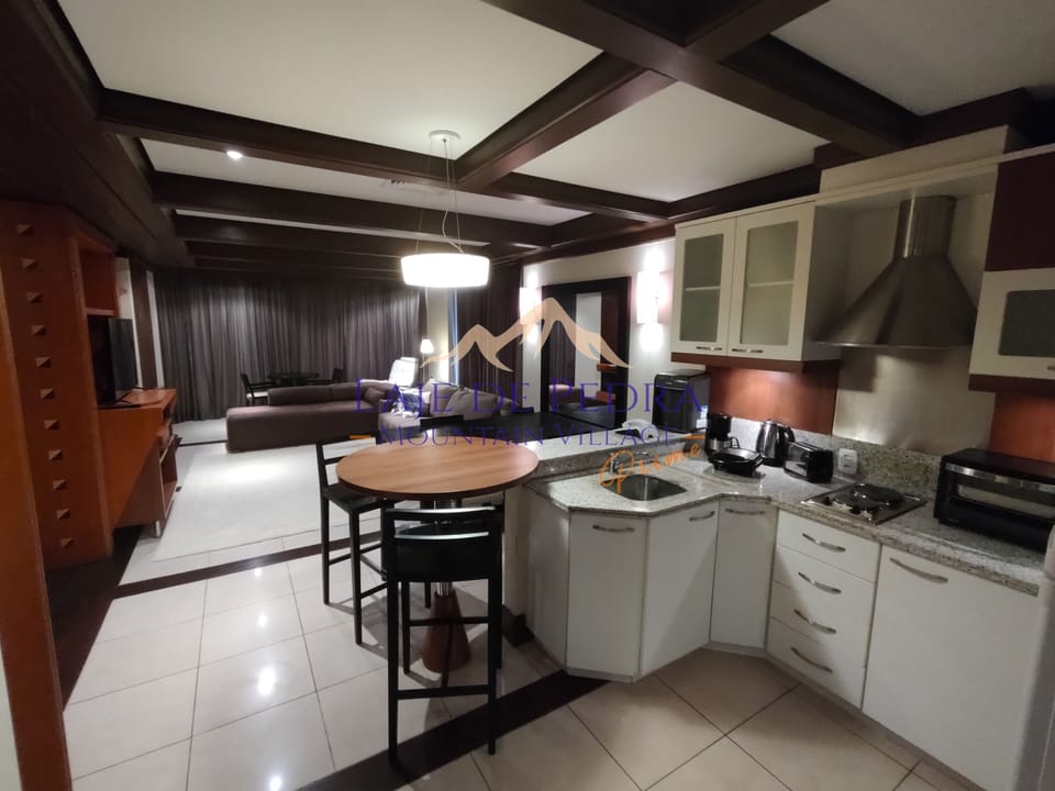 Suite Premium | Private kitchen | Fridge, microwave, stovetop, coffee/tea maker