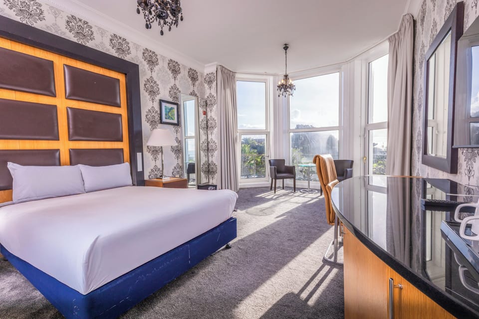 Standard Room, 1 King Bed, Non Smoking, Sea View | Desk, free cribs/infant beds, free WiFi, bed sheets
