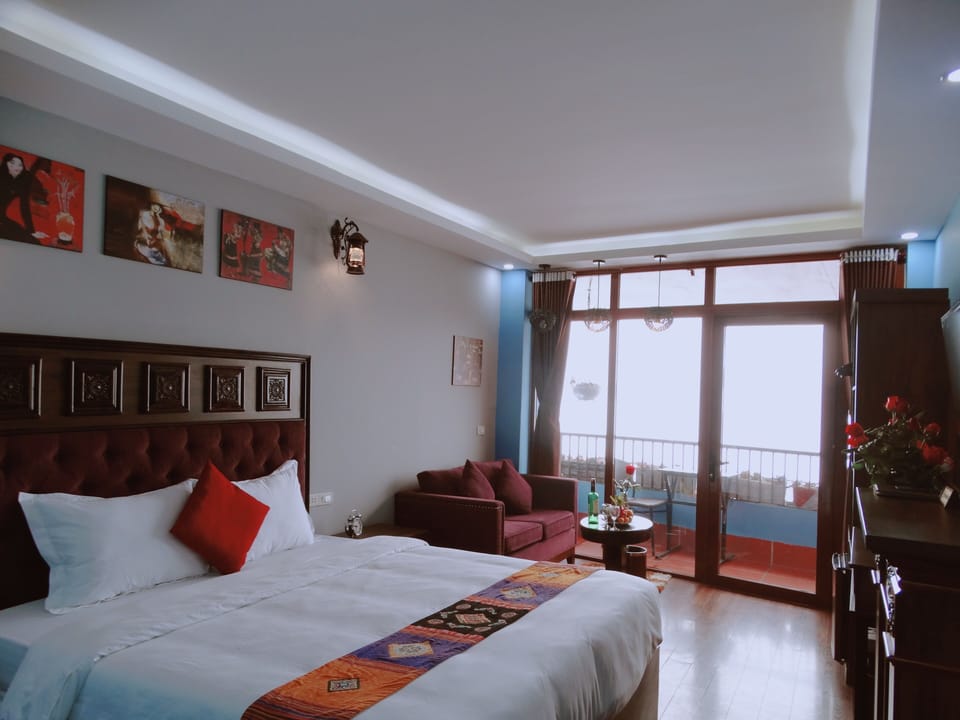Desk, blackout drapes, free WiFi, bed sheets