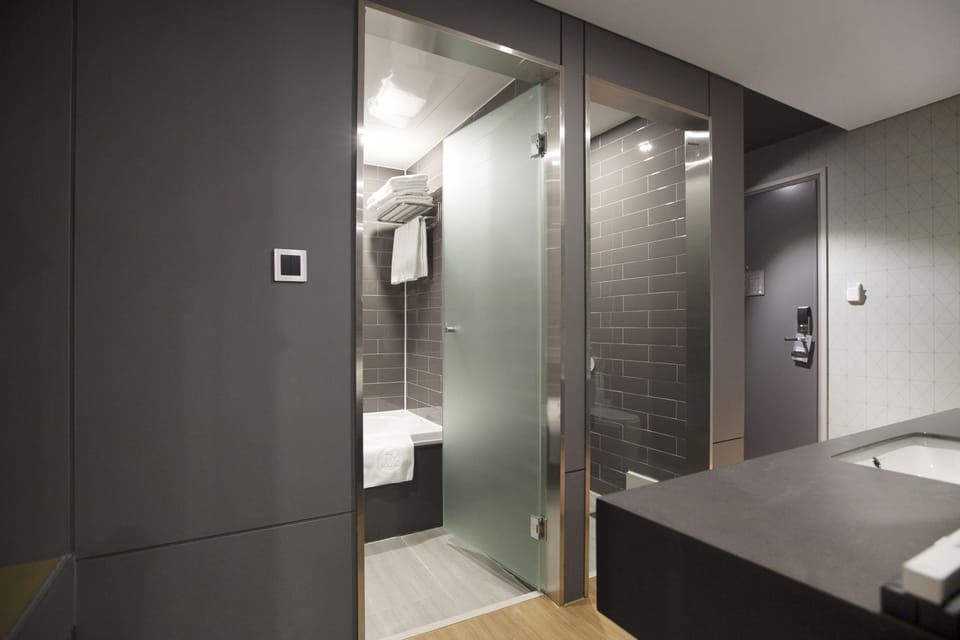 Premier Family Room | Bathroom | Separate tub and shower, designer toiletries, hair dryer, bathrobes