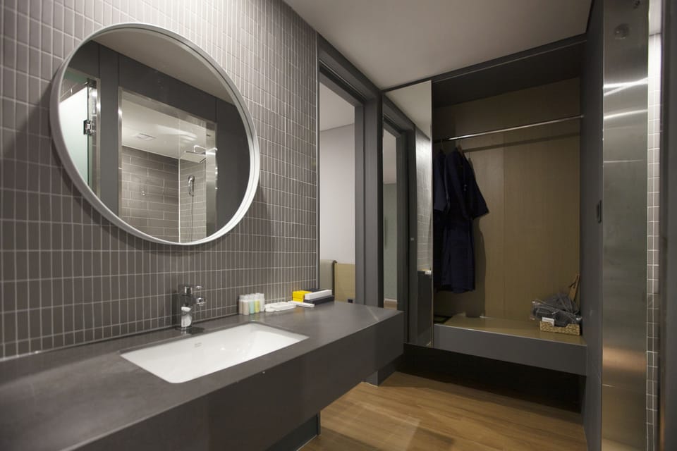 Premier Family Room | Bathroom sink
