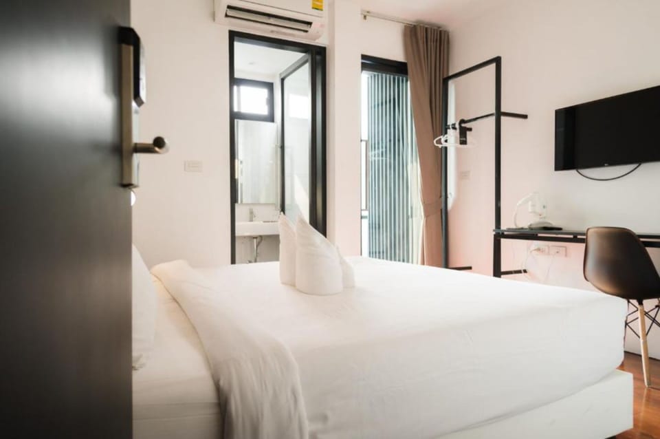 Double Room, Private Bathroom | Free WiFi, bed sheets