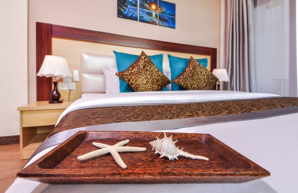 King Suite with Jacuzzi | 1 bedroom, premium bedding, minibar, in-room safe