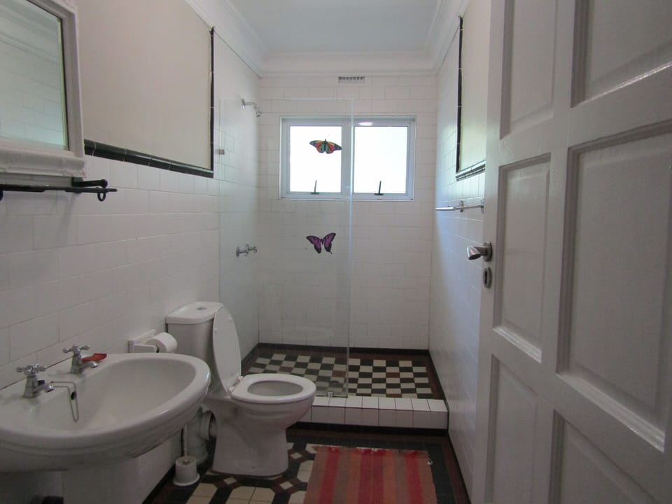 Deluxe Triple Room, 3 Bedrooms, Garden View, Garden Area (Room Complex 4) | Bathroom | Shower, free toiletries, hair dryer, towels