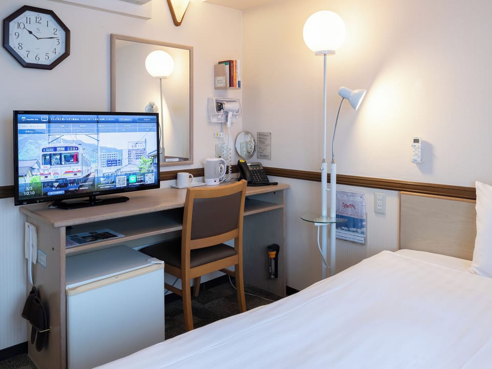 Free WiFi, bed sheets