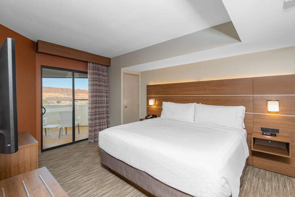 Suite, 2 Bedrooms | In-room safe, desk, iron/ironing board, free cribs/infant beds