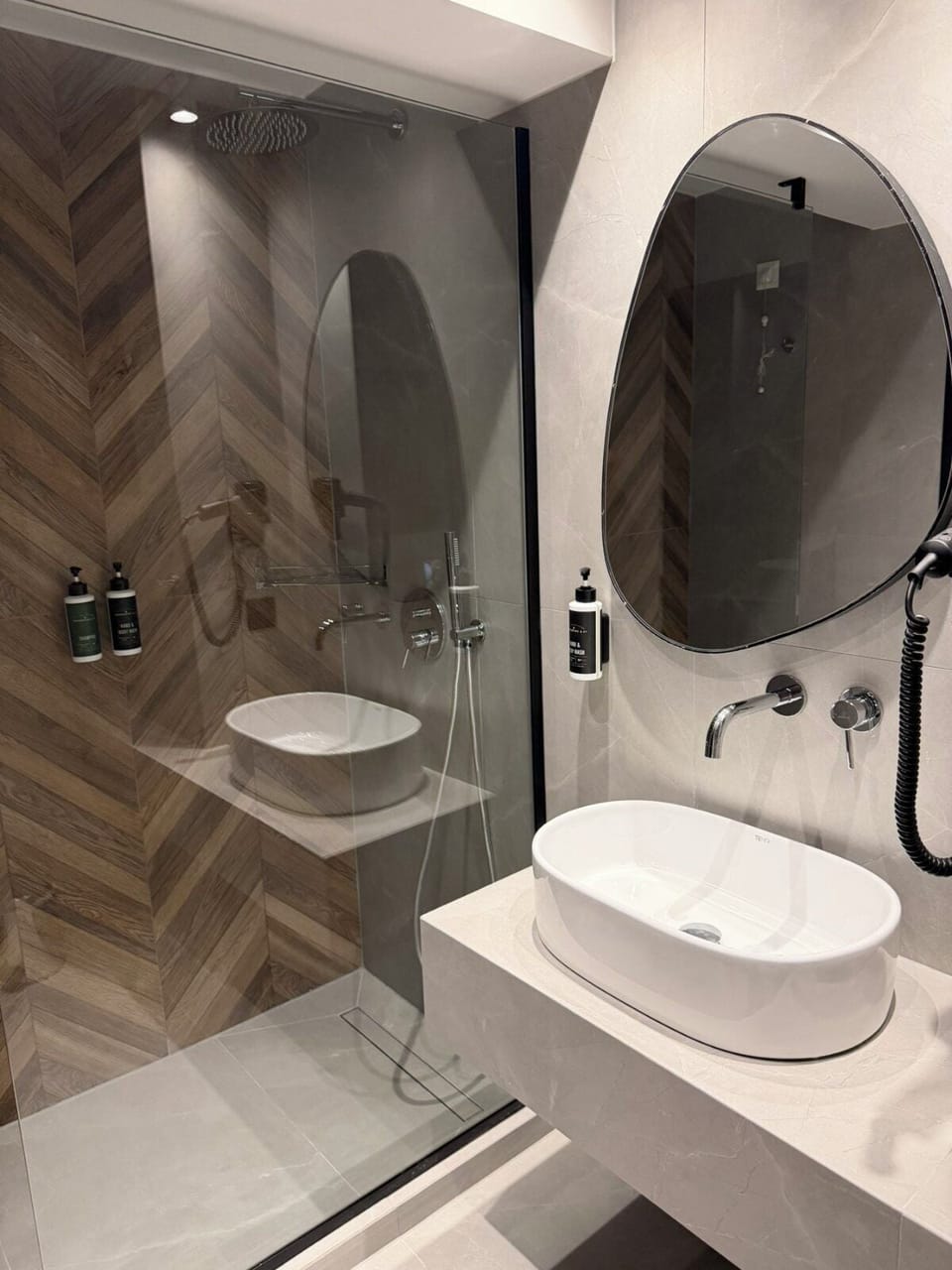 Free toiletries, hair dryer, bidet, towels