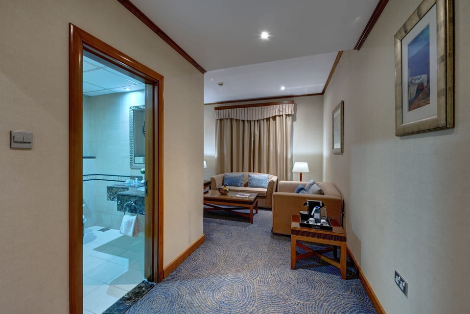 Premium bedding, in-room safe, desk, laptop workspace