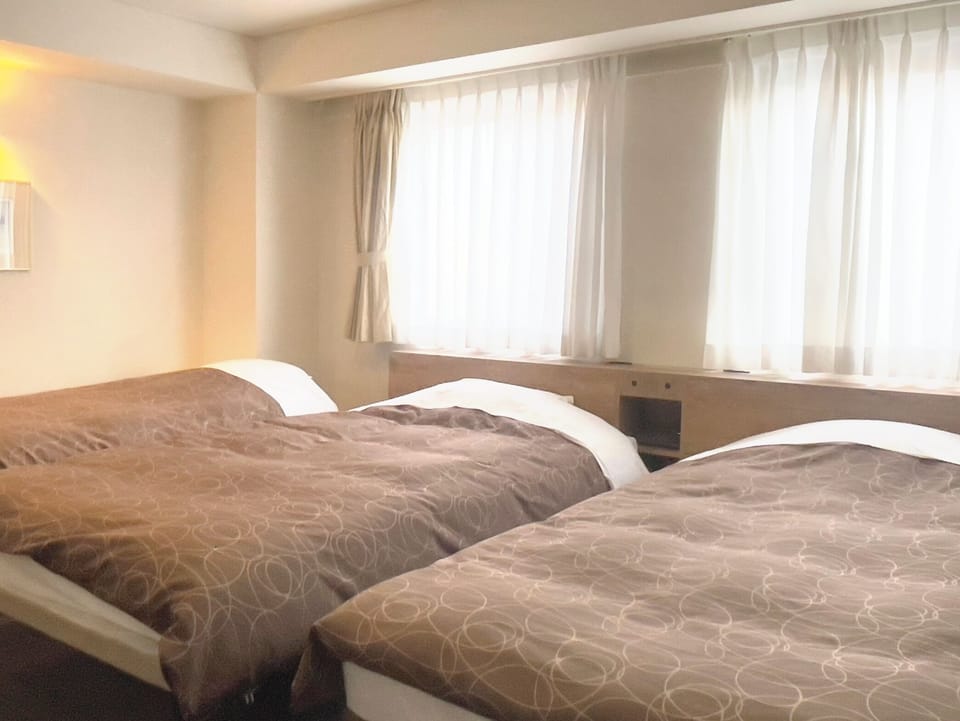 Triple Room, Non Smoking | Desk, blackout drapes, iron/ironing board, free wired internet