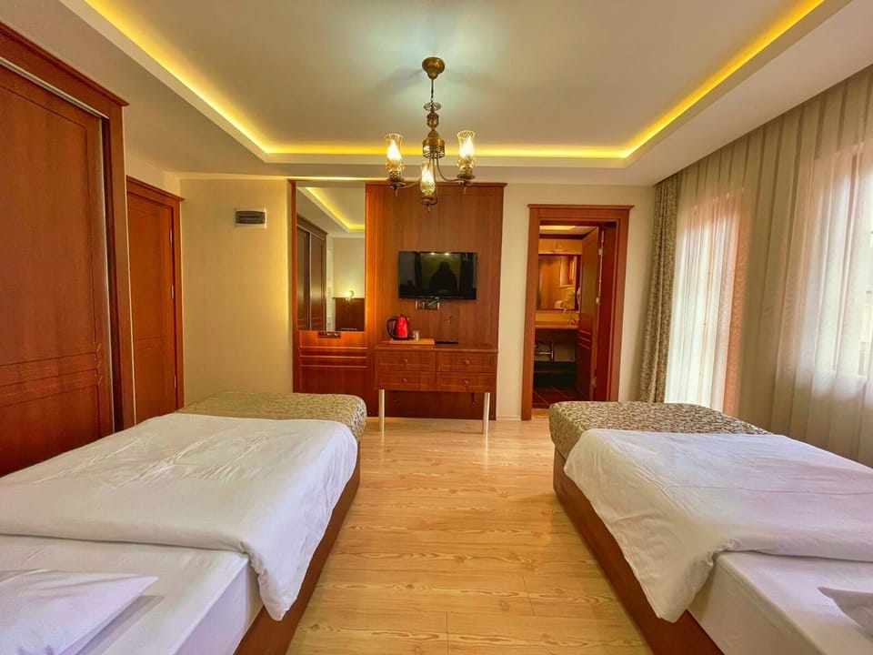 Superior Twin Room | Minibar, desk, laptop workspace, soundproofing