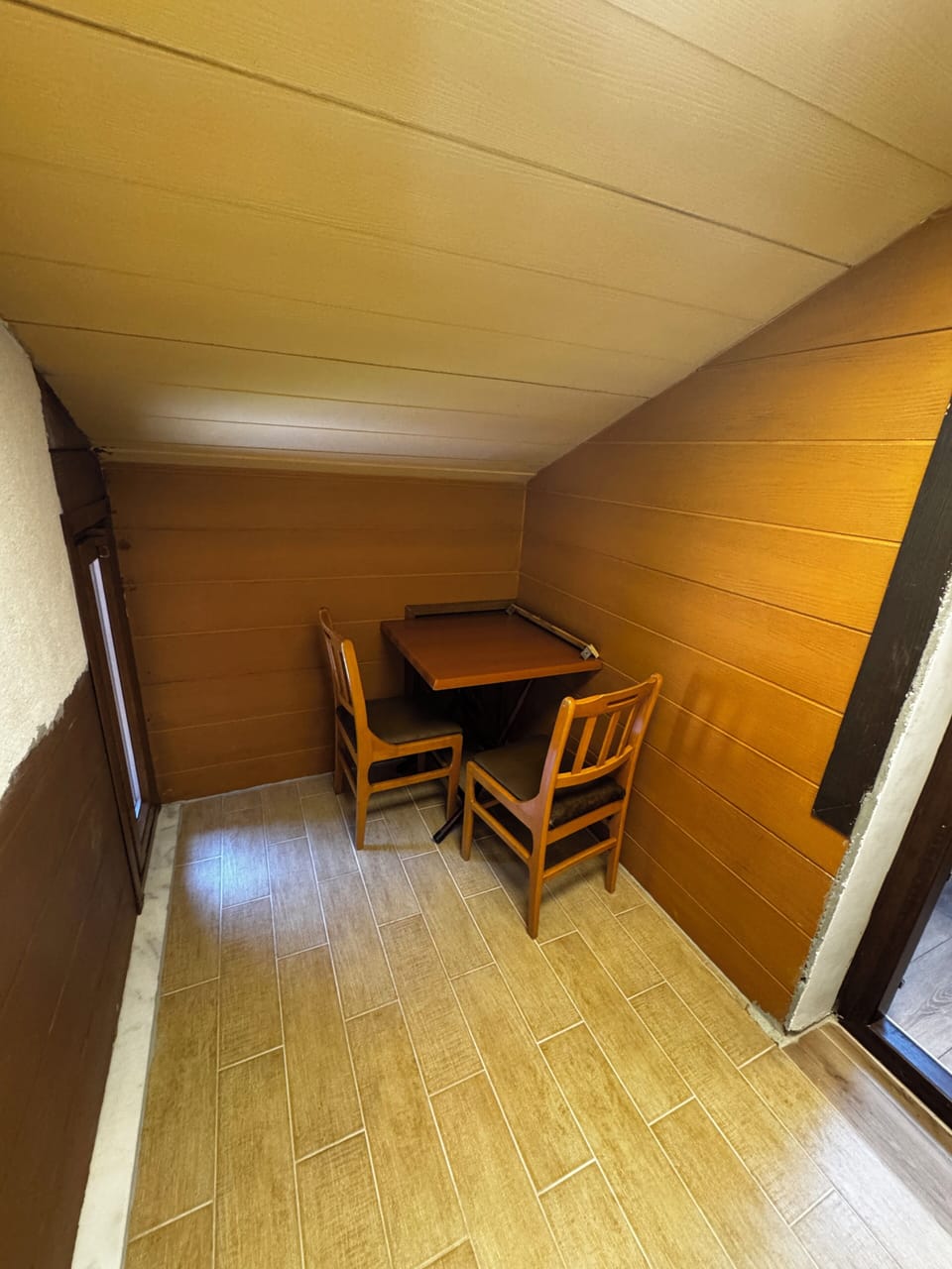 Economy Studio Suite | Private kitchen | Fridge, electric kettle, griddle, cookware/dishes/utensils