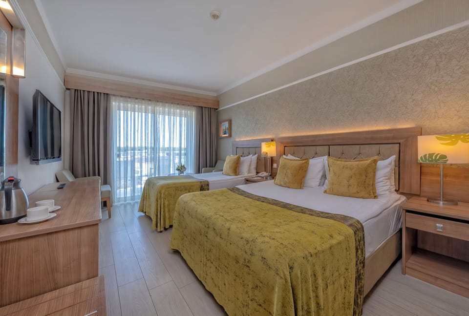 Standard Room | Premium bedding, free minibar, in-room safe, desk