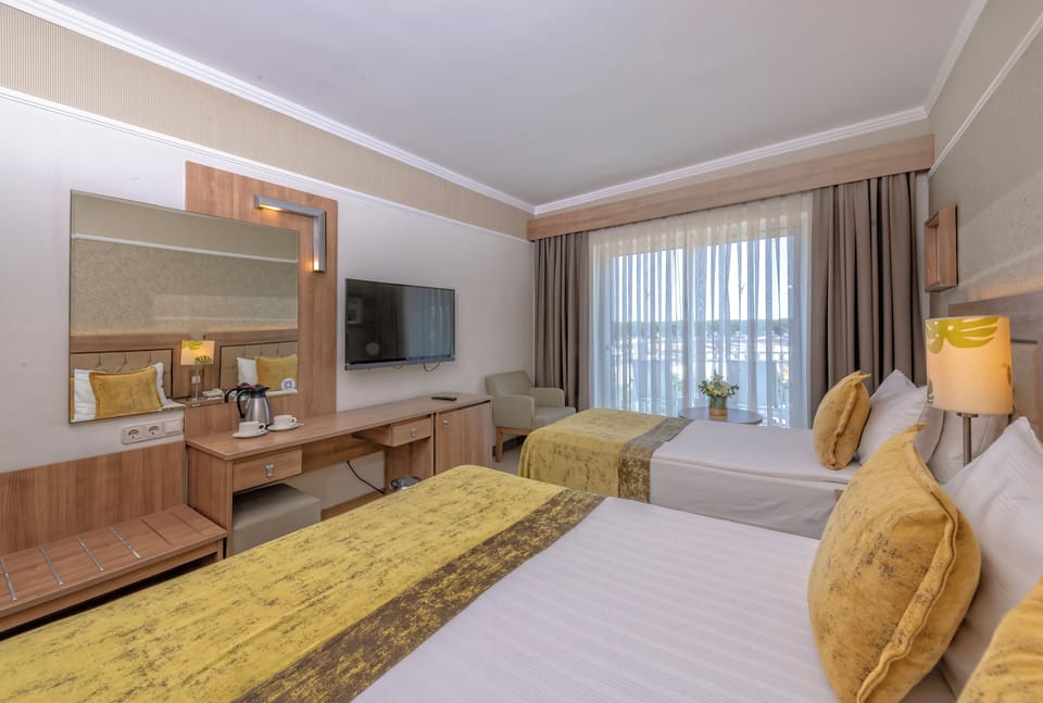 Standard Room | Premium bedding, free minibar, in-room safe, desk