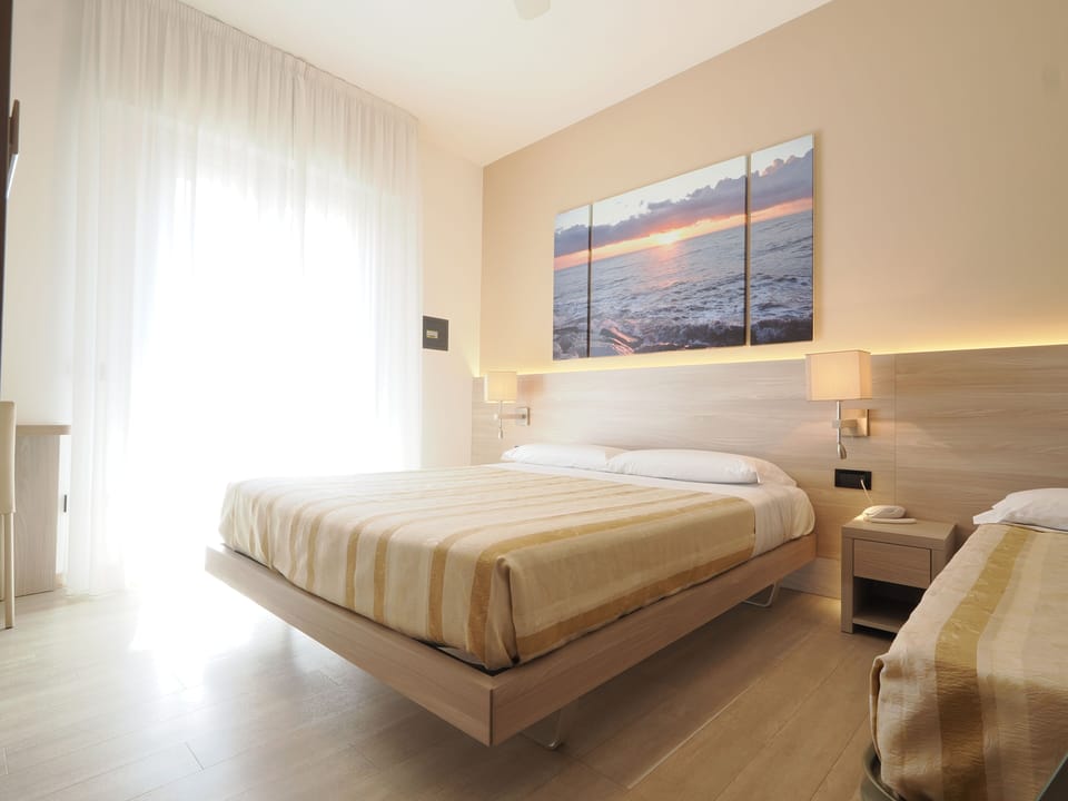Superior Triple Room | In-room safe, desk, laptop workspace, WiFi (free)