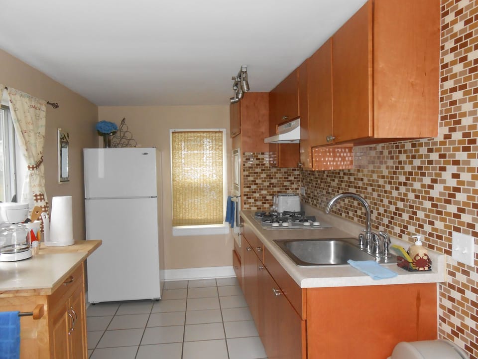 Cottage, 5 Bedrooms | Private kitchen | Fridge, microwave, stovetop, coffee/tea maker