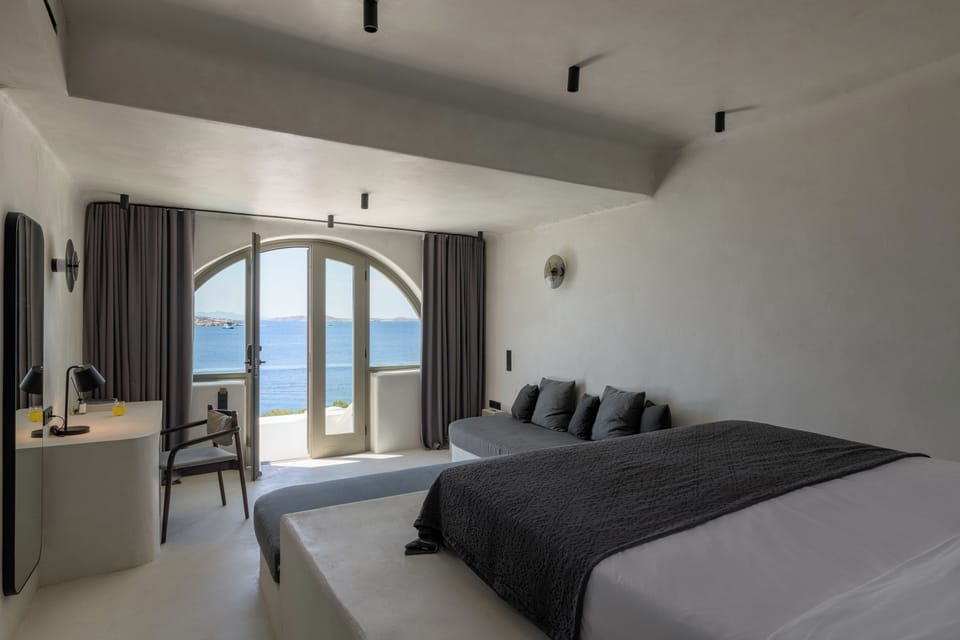 Front Sea View Suite (Outdoor Mini Plunge Pool) | Egyptian cotton sheets, premium bedding, minibar, in-room safe