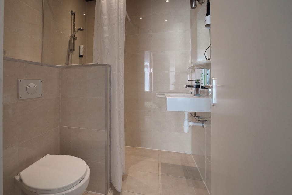 Triple Room | Bathroom | Shower, hair dryer, towels