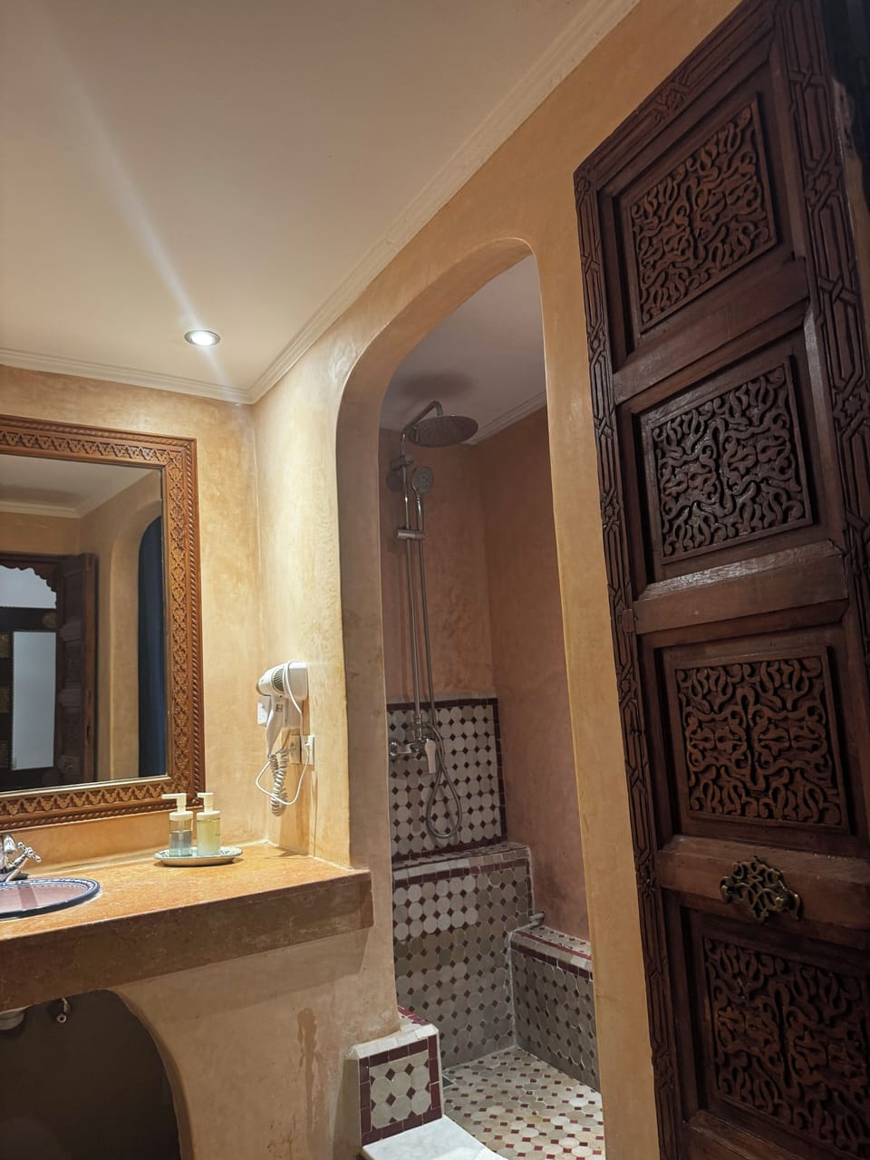 RIAD DAR LAURA Bed and Breakfast in Fes