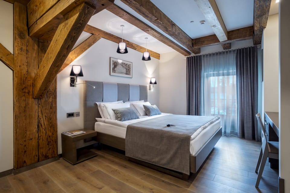 Double Room Two Separate Beds | Premium bedding, in-room safe, desk, laptop workspace