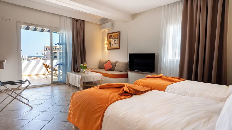 1 bedroom, Egyptian cotton sheets, premium bedding, in-room safe