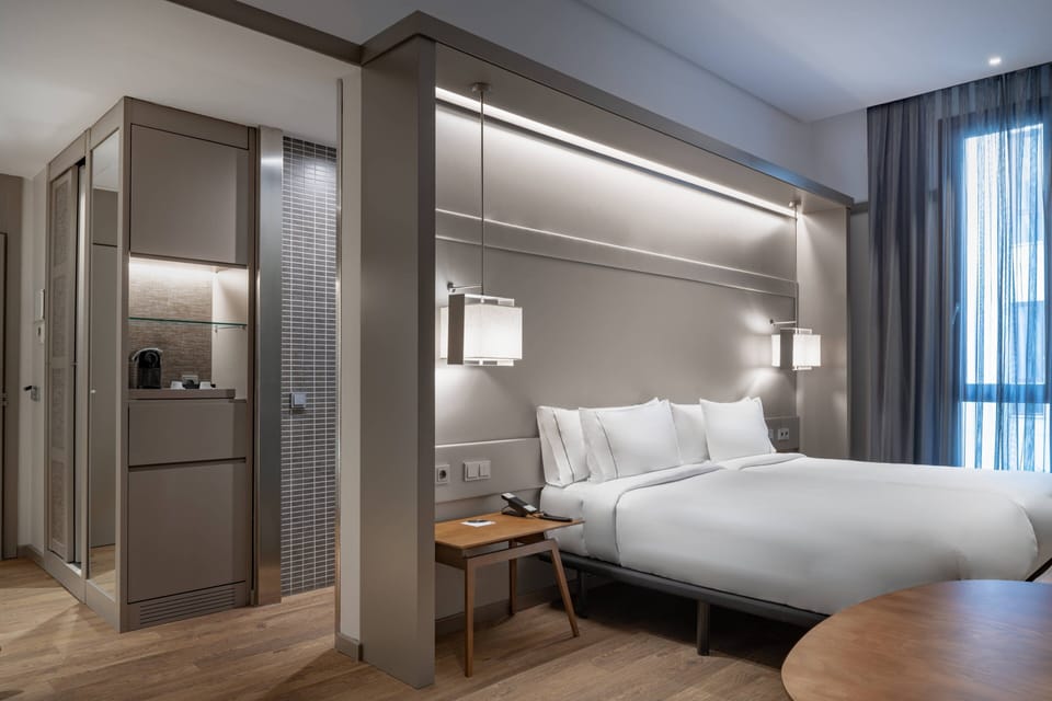 Superior Room, 2 Twin Beds | Minibar, in-room safe, desk, free cribs/infant beds