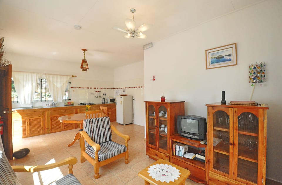 Apartment, 1 Bedroom | Living area | 39-inch LCD TV with cable channels, TV