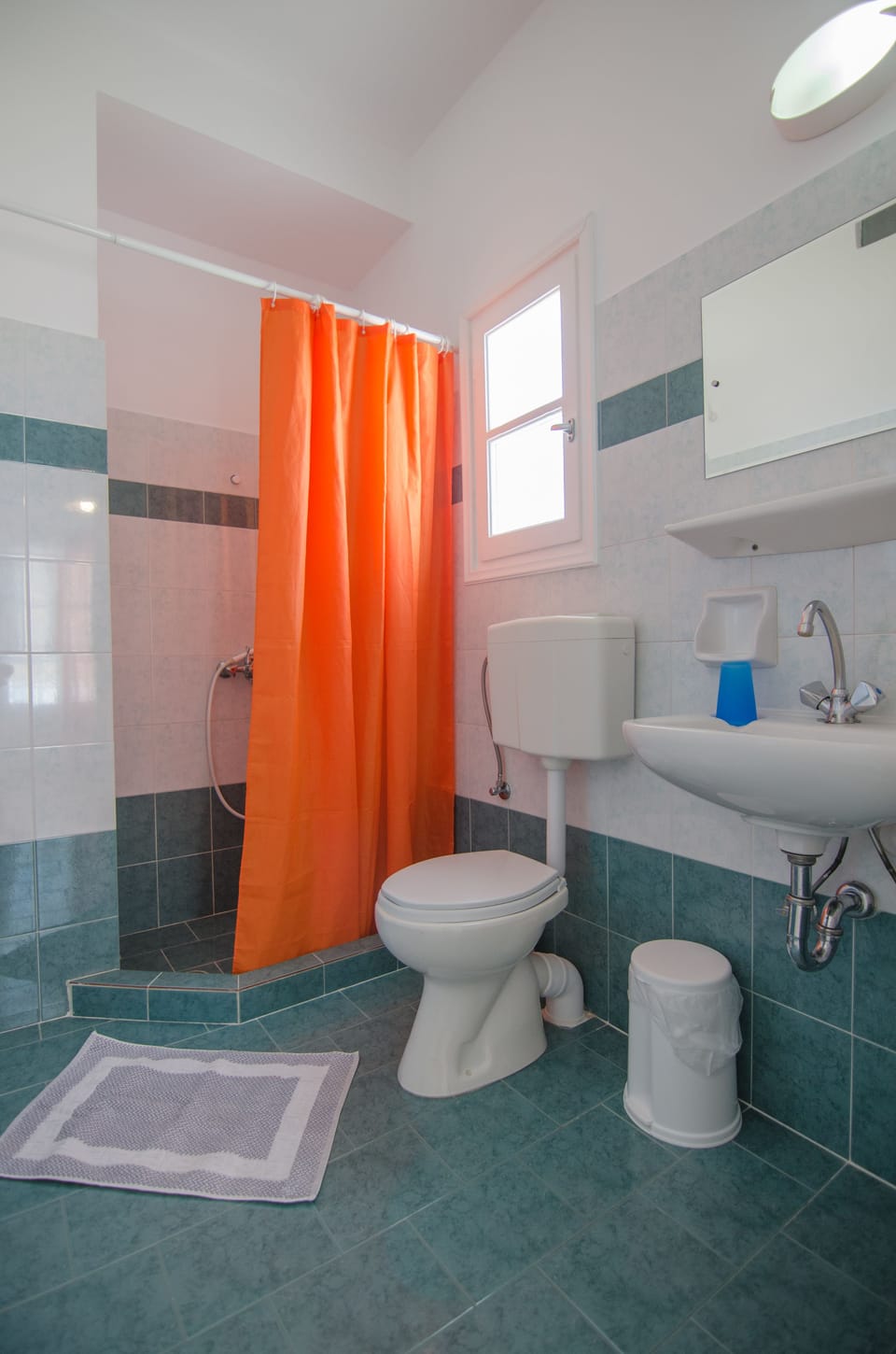 Twin Room | Bathroom | Shower, hair dryer, towels