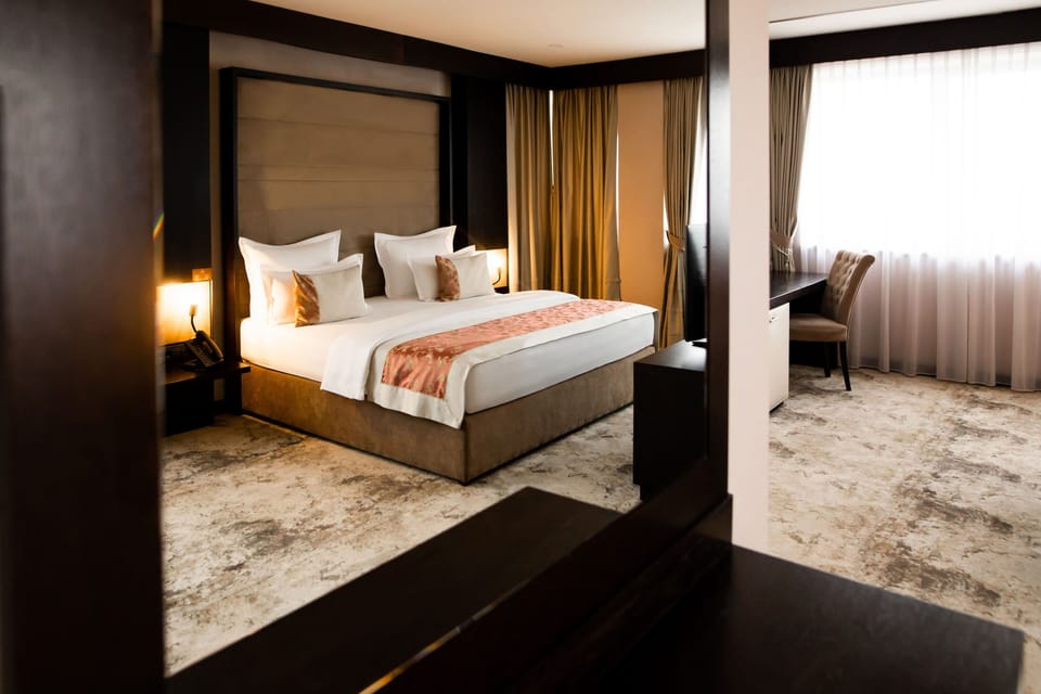 Deluxe Apartment, 1 Bedroom, Ensuite, Corner | Premium bedding, minibar, in-room safe, desk