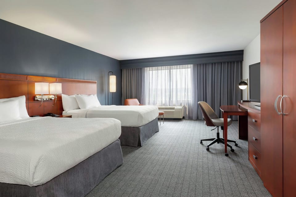 Premium bedding, in-room safe, desk, laptop workspace