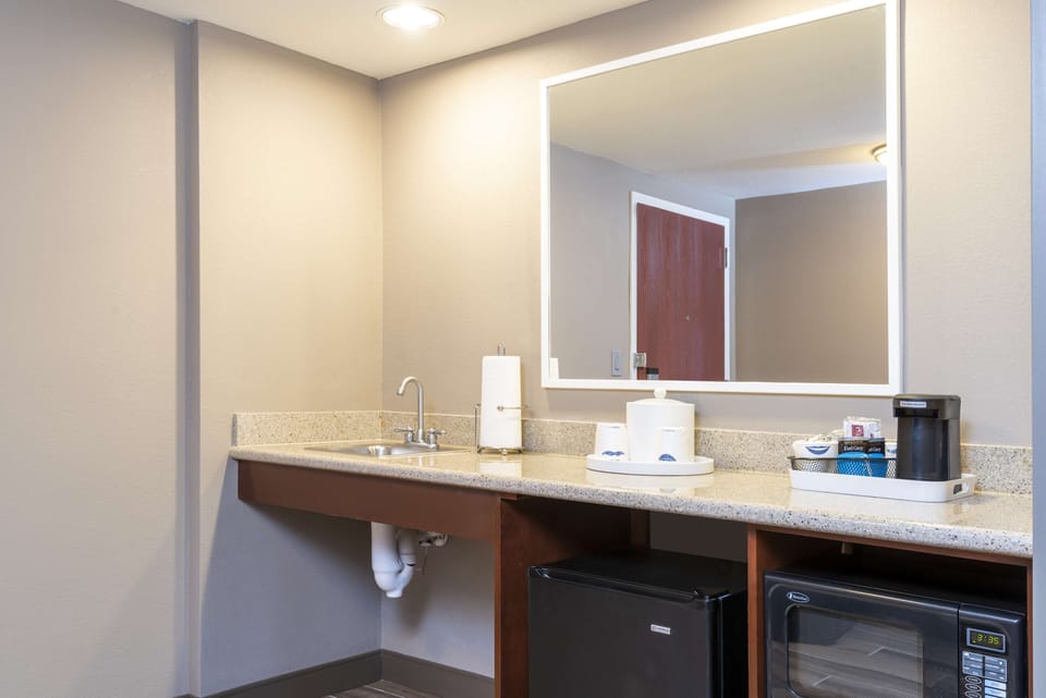 In-room safe, desk, soundproofing, iron/ironing board