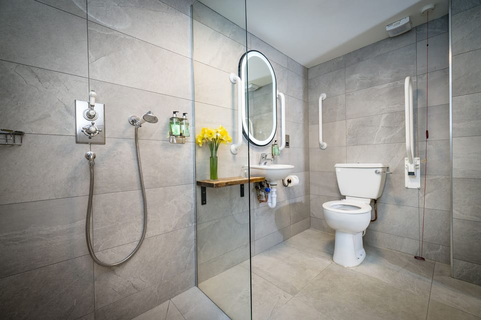 Family Room | Bathroom | Shower, towels
