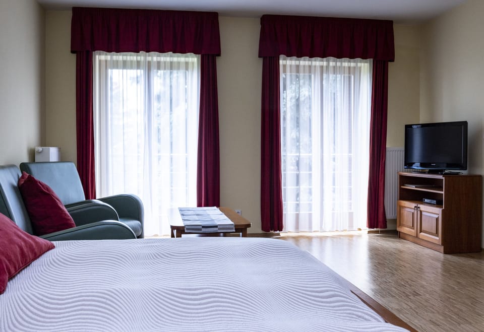 Apartment | Memory foam beds, in-room safe, desk, free cribs/infant beds