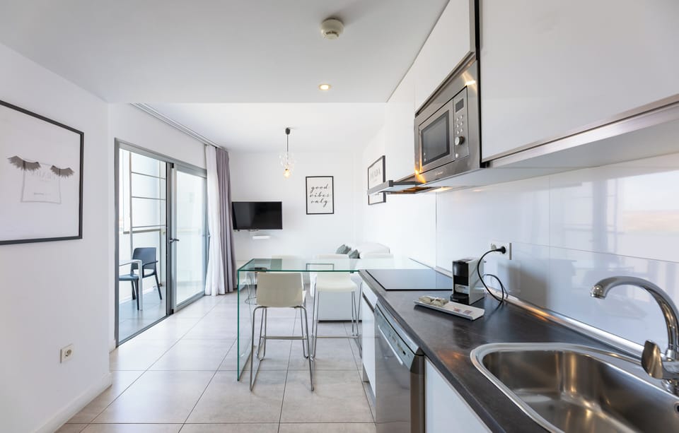 Study M | Living area | 32-inch flat-screen TV with cable channels, TV