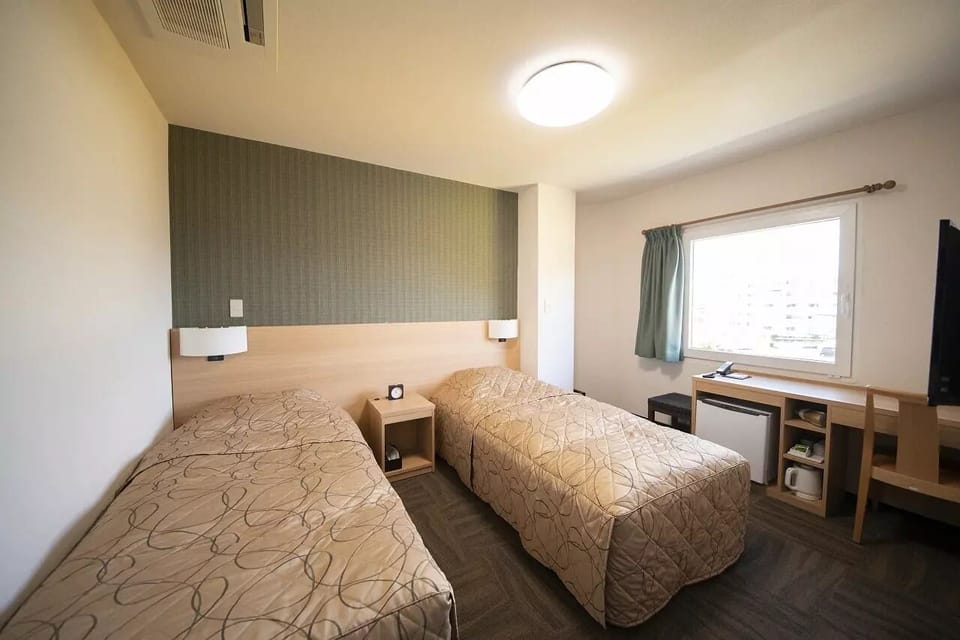 Twin Room, Non Smoking | Desk, WiFi (free), bed sheets