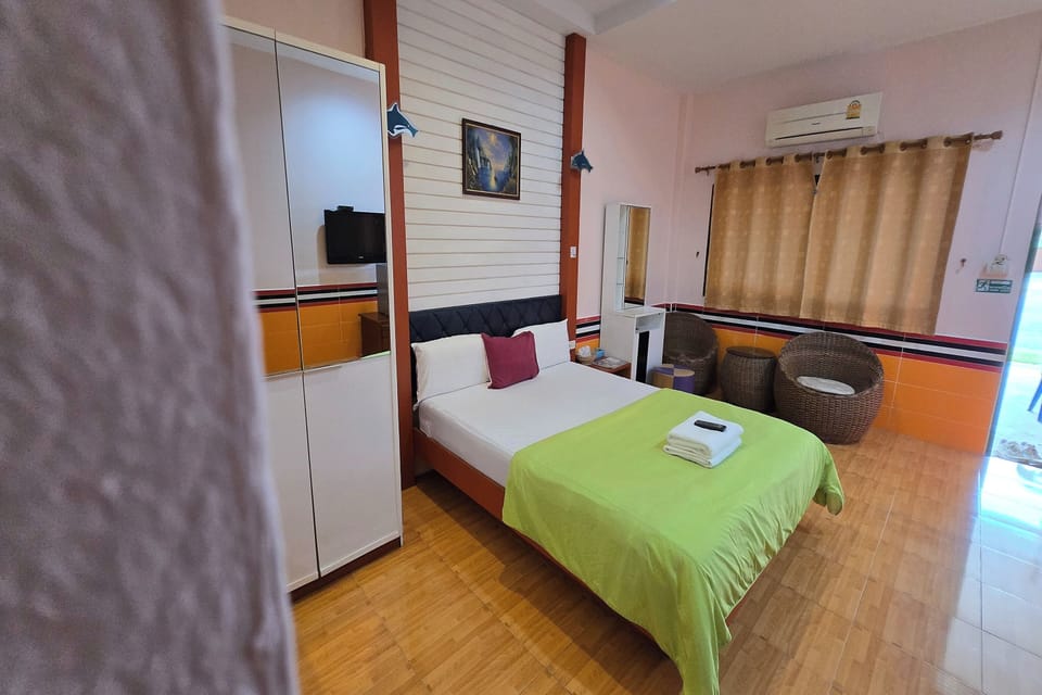 Standard Room | Desk, WiFi (free), bed sheets
