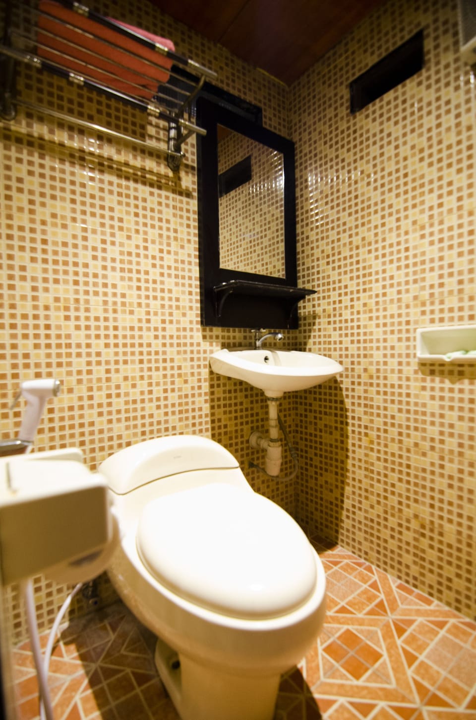 Standard Room | Bathroom | Combined shower/tub, free toiletries, slippers, towels