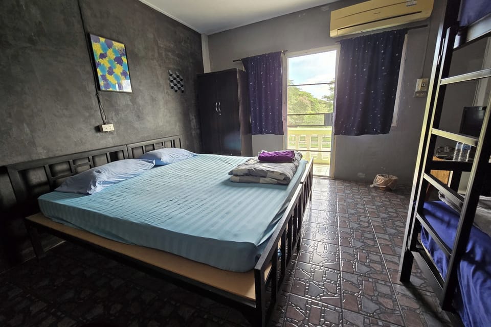 Quadruple Room | Desk, free WiFi