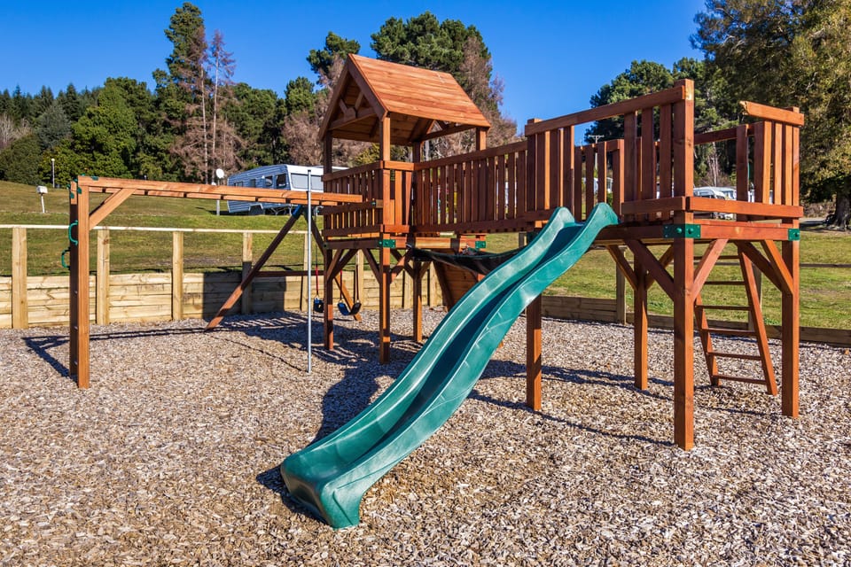 Motutere Bay Top 10 Holiday Park Campground/ 
RV Resort in Waikato