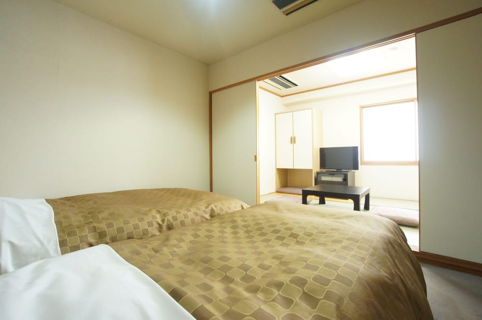 0B | Desk, free WiFi, bed sheets