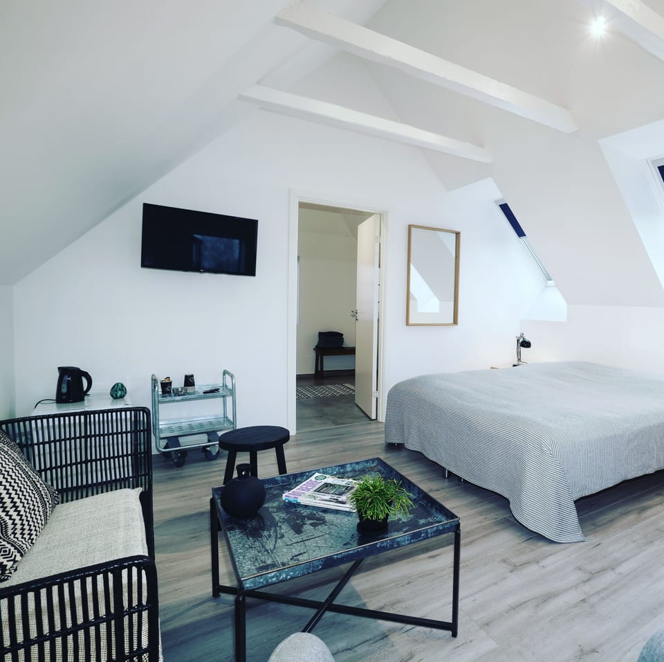 Standard Quadruple Room | Free WiFi, bed sheets