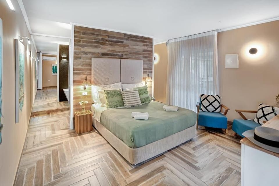 Deluxe Suite, Balcony | Desk, free WiFi