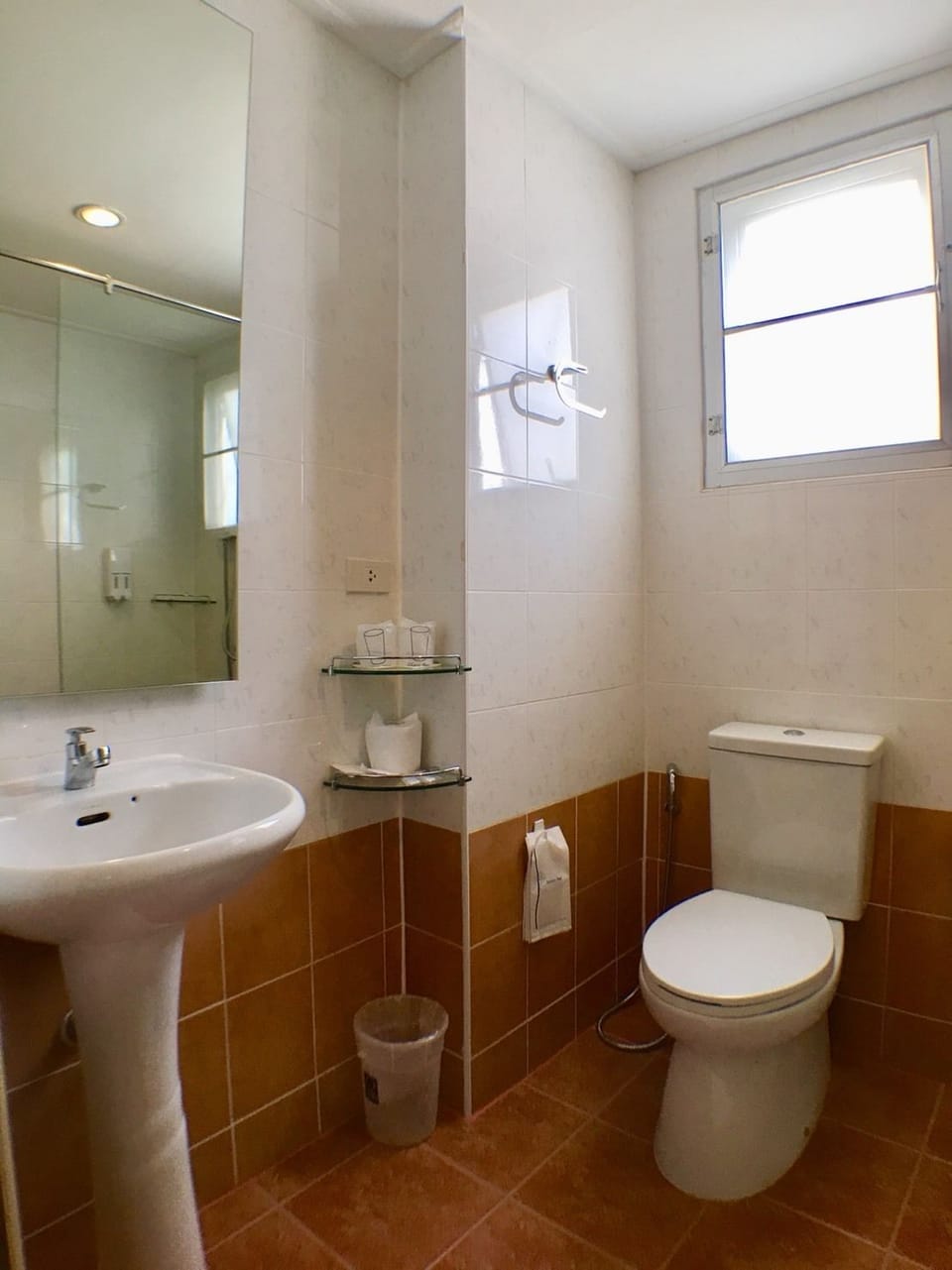 Standard Double Room | Bathroom | Shower, free toiletries, hair dryer (on request), towels