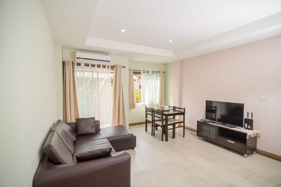 Connecting Room | Desk, rollaway beds, free WiFi