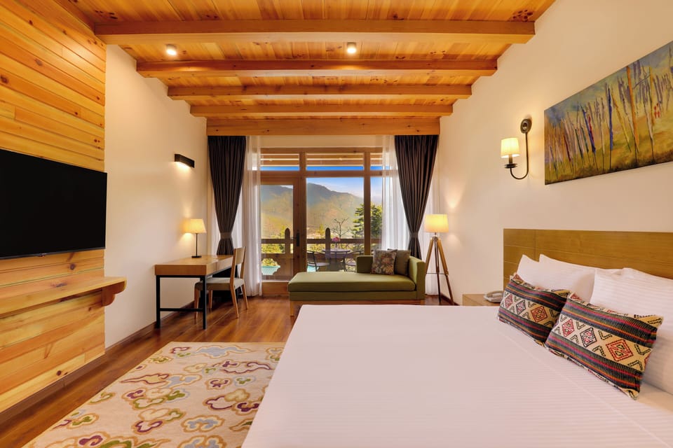 Executive King Room | Premium bedding, in-room safe, desk, WiFi (free)